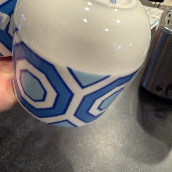 Jonathan Adler Hexagonal Blue and White Mugs - Picture 5 of 6